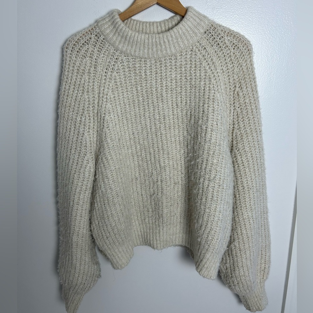 💜 Women’s Universal Thread Cream Colored Sweater Size L